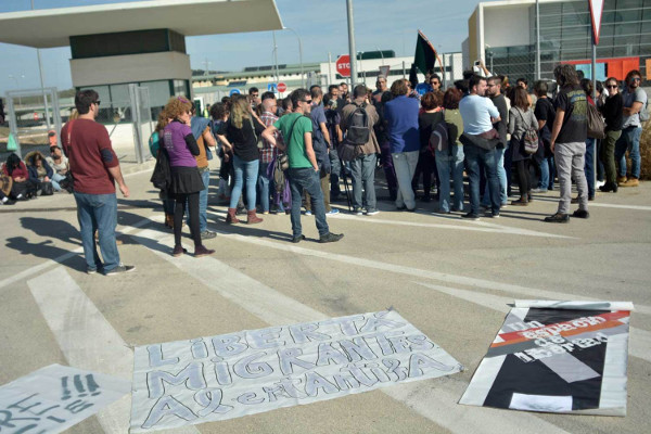 Foto de una concentración frente al CIE de Archidona