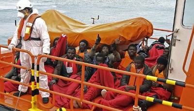 Trece inmigrantes rescatados en el Estrecho