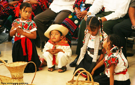 varios nenes indigenas