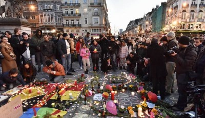 Imagen de flores y velas en Bruselas