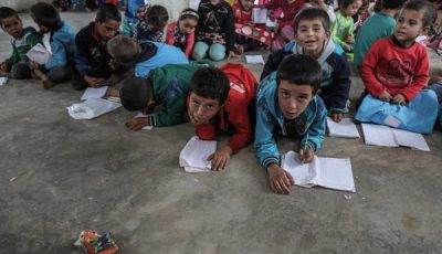 imagen de un grupo de niños refugiados