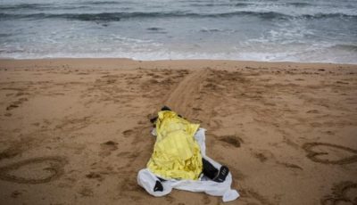 imagen de una persona muerta en una playa andaluza