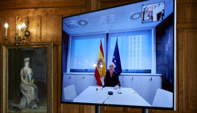 Imagen del Ministro Castells en una pantalla